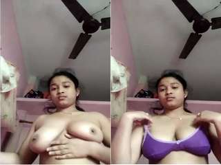 Super Hot Look Desi Girl Record her Fingerring Clip For Lover