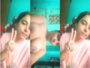 Sexy Desi girl Shows Her Boobs