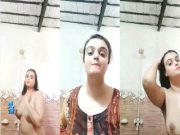 Paki Girl Shows Her Boobs and Pussy