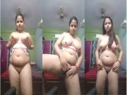 Sexy Desi girl Shows Her Nude Body