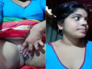 Horny Bhabhi Shows her Pussy